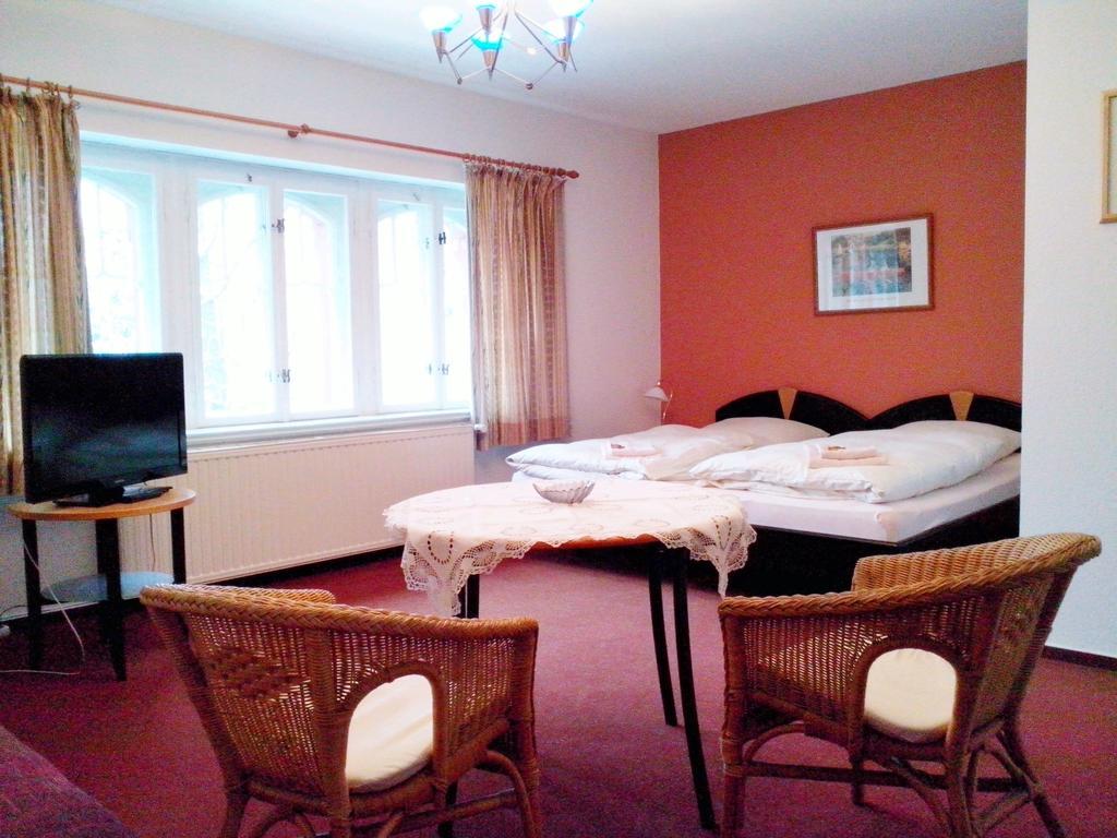 Pension & Gastehaus Villa Kuhn Zeitz Oda fotoğraf